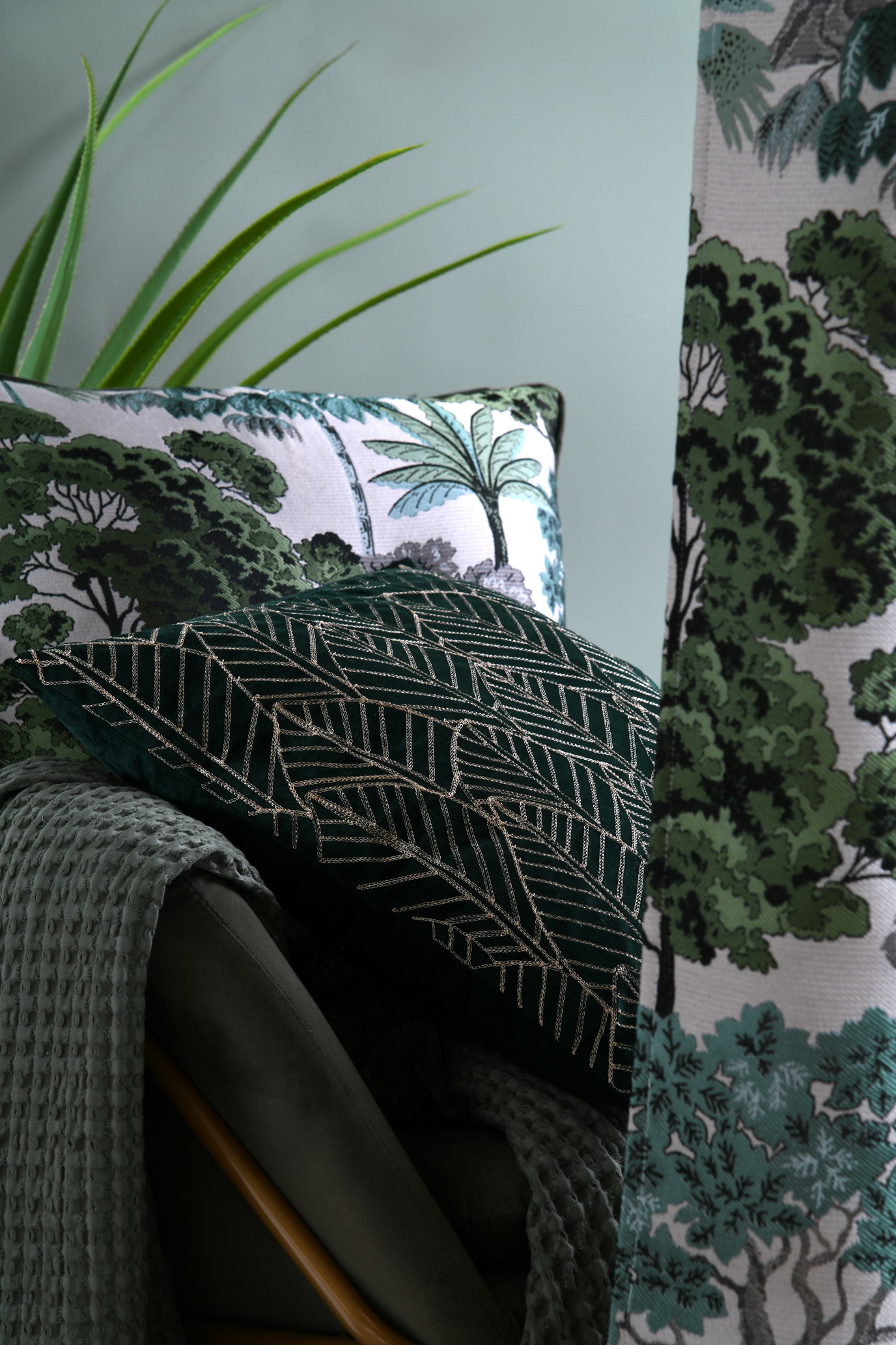 I133354-5 Forestia Cushion