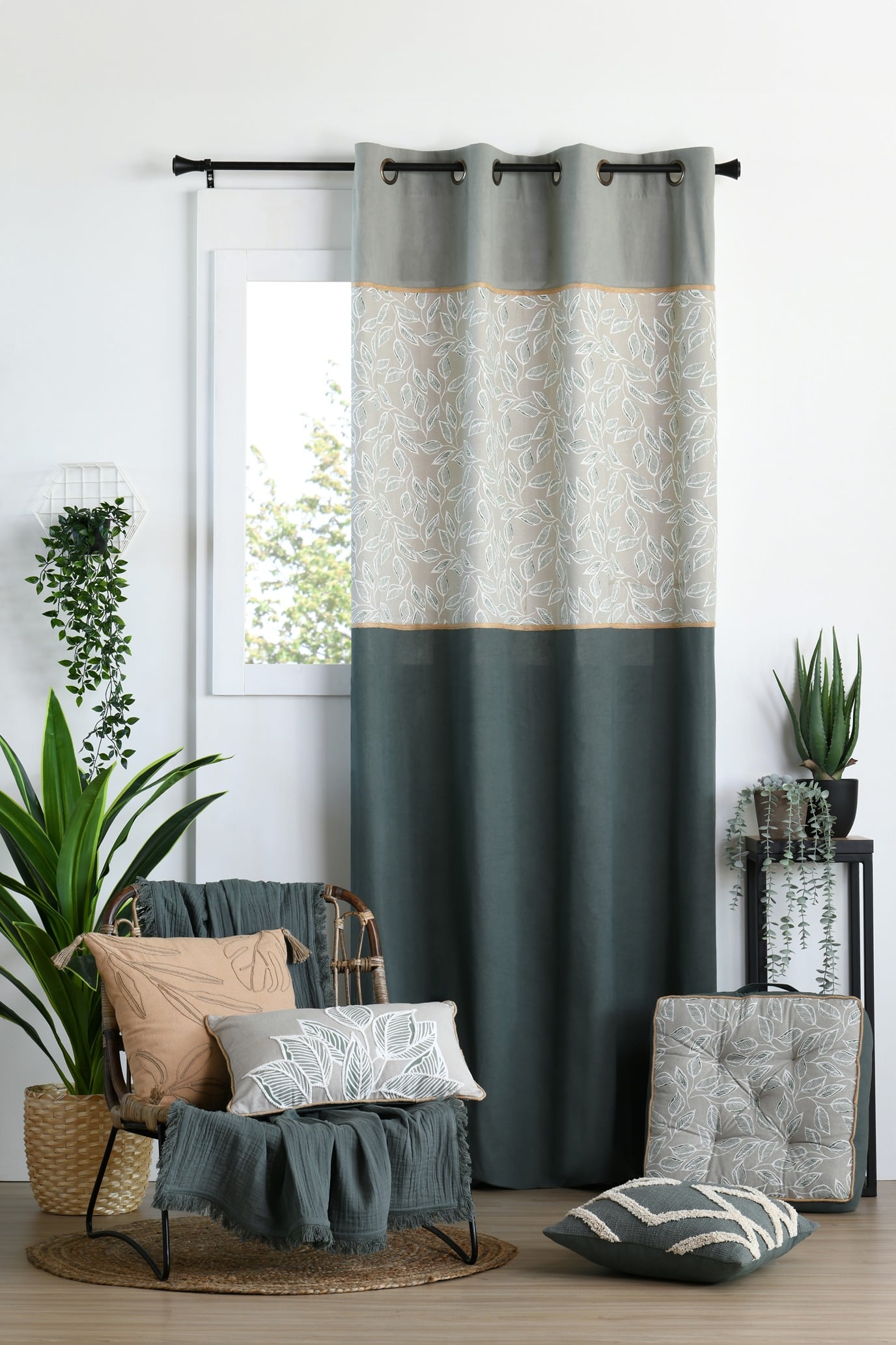 I133377-5 Manisa Cushion