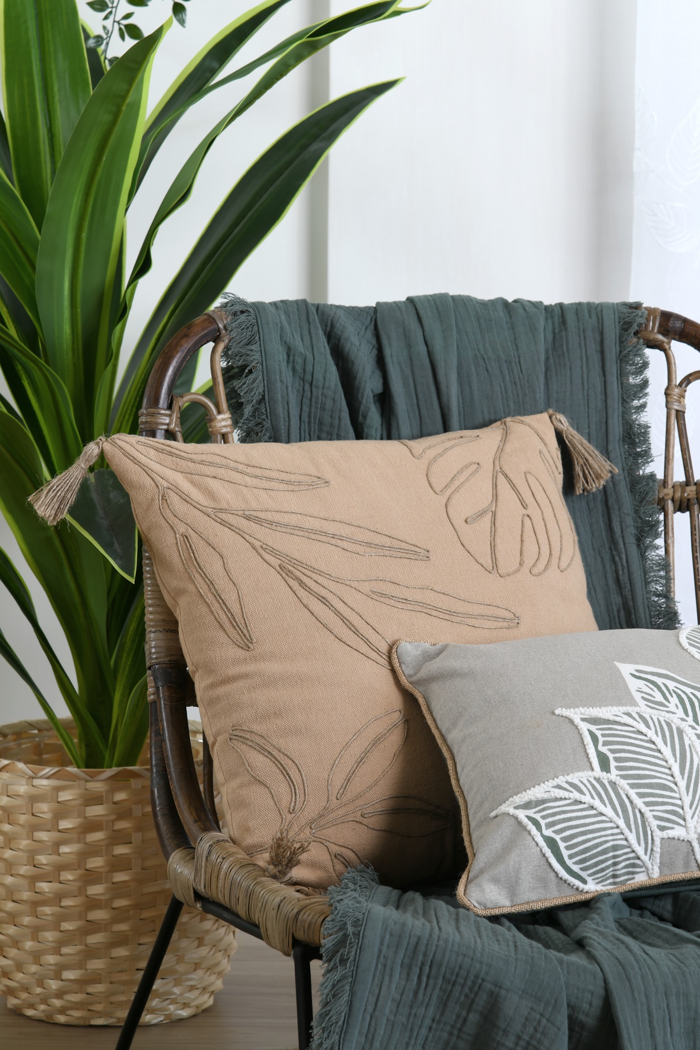 I133377-6 Manisa Cushion