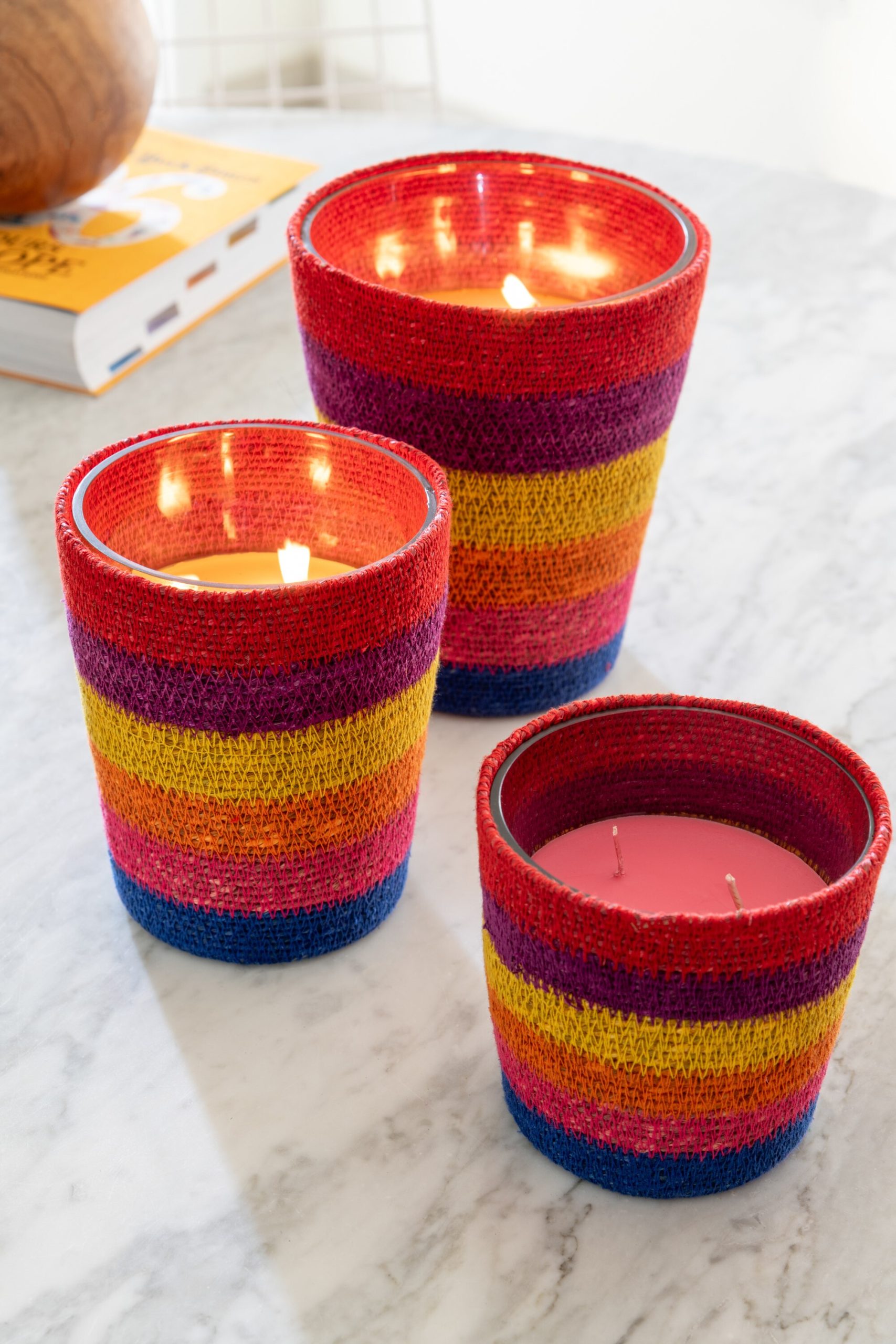 I134172 Scented Candle Basket Wax Rainbow Medium
