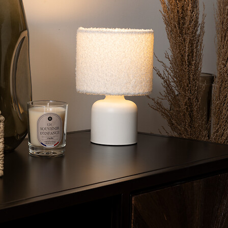 I135325 Bona White Bouclet Lamp