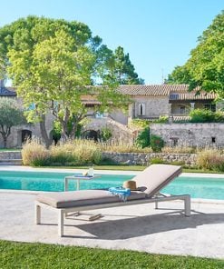 Evasion Lounger + Side Table