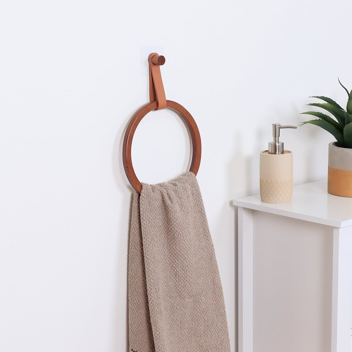 I139725 Round Bamboo Towel Rack + Leather Imitation Strap On Sticker -