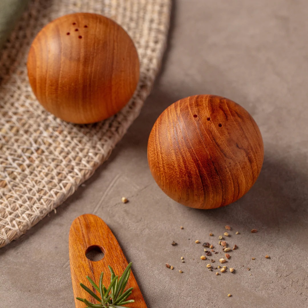 I137077 Teak Salt & Pepper Shaker Set